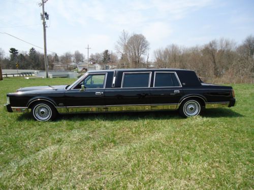 Lincoln towncar limo