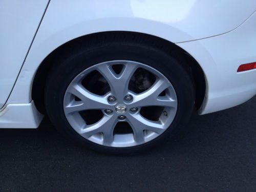 2007 white mazda3 4d hatchback