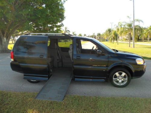 Beautiful 2007 chevrolet uplander braun entervan handicap van! 76k miles!