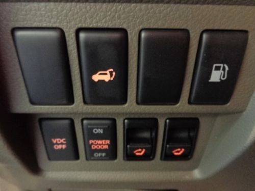 SL 3.5L MP3 Player Auxiliary Audio Input Anti-Theft Device(s) Air Conditioning, US $23,995.00, image 32