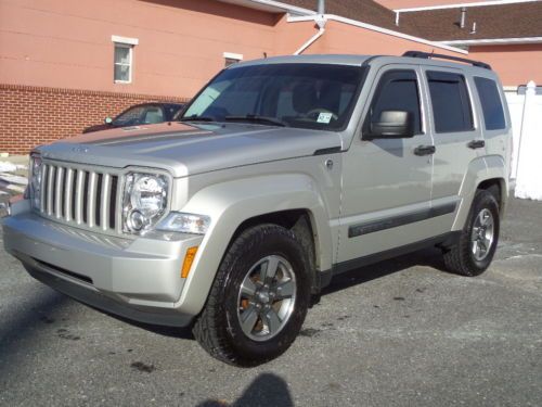 2008 jeep liberty sport 4x4, rare 6 speed manual, as new, low reserve! lqqk!