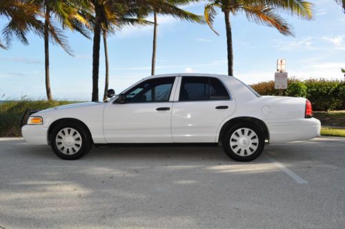 2007 ford crown victoria,one owner,p71 car,non smoker,very clean