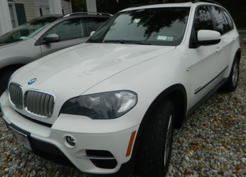 Bmw x5 xdrive 35d  4 door  like new diesel warranty