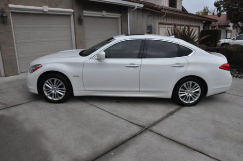 Infiniti m35h 4-door hybrid