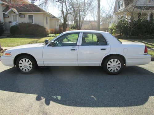 2003 ford crown victoria base sedan 4-door 4.6l