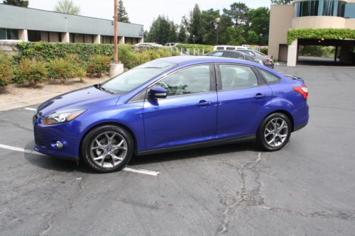 2013 ford focus -- se --flex fuel, **rare** two tone leather seats, 17&#034; wheels