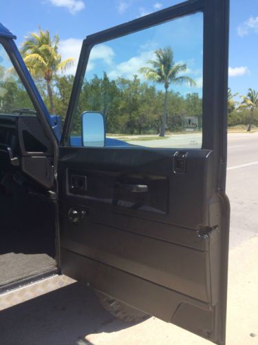1987 Land Rover Defender - LEFT hand drive., in Florida. Beautifully restored, image 18