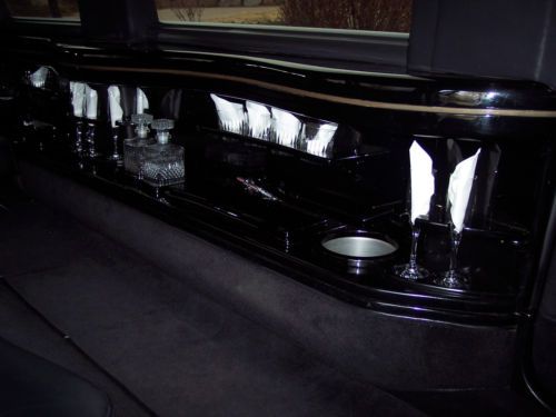 2002 Black Lincoln Town Car Limousine in great shape with new motor., image 7