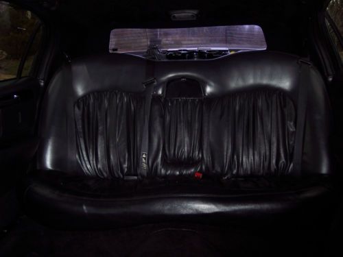 2002 Black Lincoln Town Car Limousine in great shape with new motor., image 8