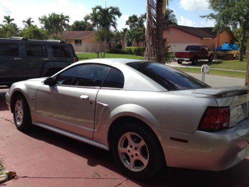 2003 ford mustang base coupe 2-door 3.8l