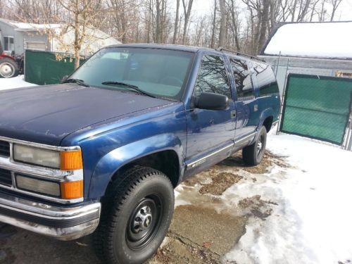 1995 Chevrolet K2500 Suburban LT Sport Utility 4-Door 7.4L, image 2