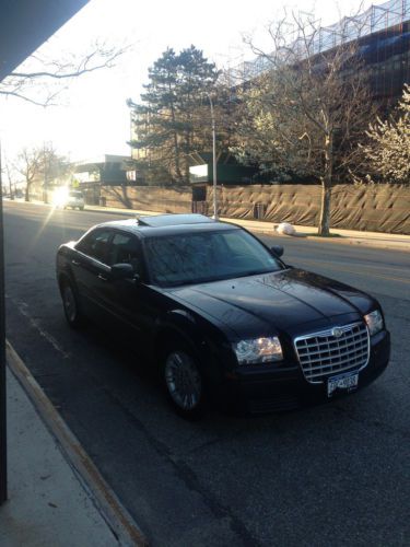 2006 chrysler 300 sedan 4-door sun roof black leather interior.