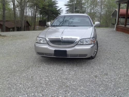 2005 lincoln town car signature sedan 4-door 4.6l