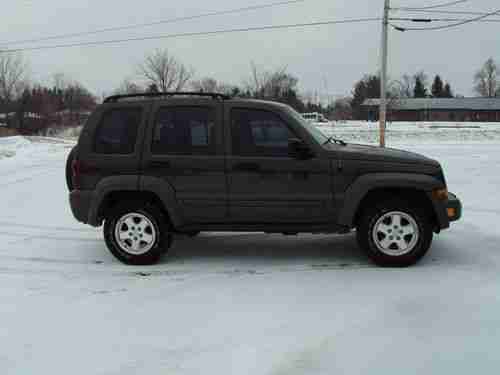 2006 Jeep Liberty 4-Door 2.8L Diesel 4x4 Must see, US $12,900.00, image 2