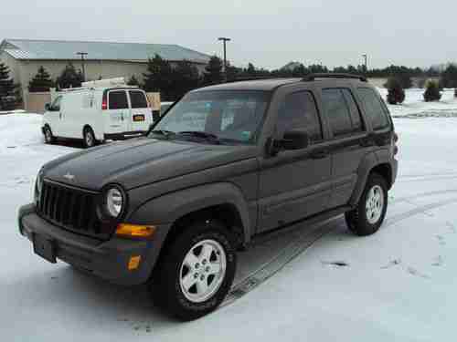 2006 Jeep Liberty 4-Door 2.8L Diesel 4x4 Must see, US $12,900.00, image 4