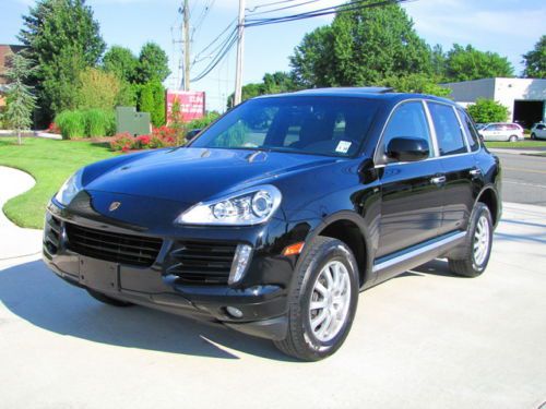 Black/black !original paint ! just serviced !warranty !  awd!   v6 !