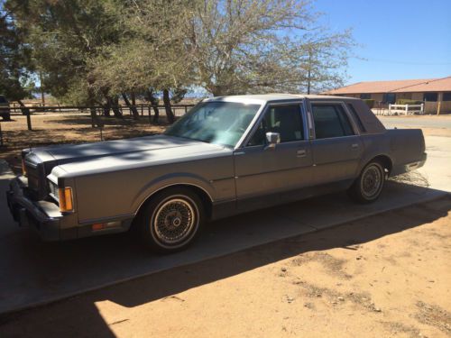 1989 lincoln continental base sedan 4-door 5.0l