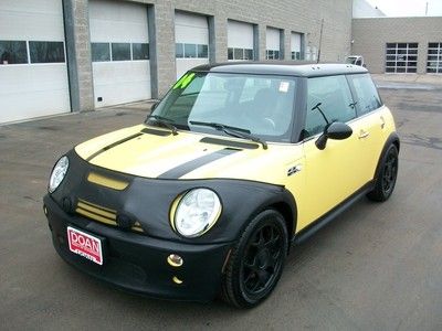 2004 mini cooper s in great condition looks and rides beautiful