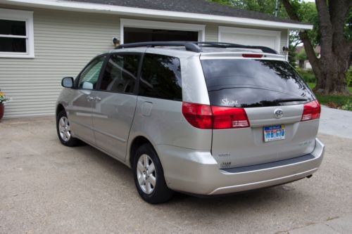 2004 toyota sienna le mini passenger van 5-door 3.3l