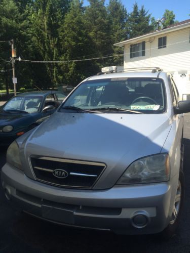 2005 kia sorento 4 wheel drive (needs an engine)