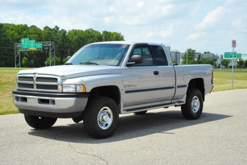 Dodge ram 2500 / nicest in country / like new / dealer serviced / 100% loaded