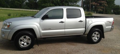 2010 toyota tacoma sr5 v6 trd offroad crew cab pickup 4-door 4.0l**29k miles