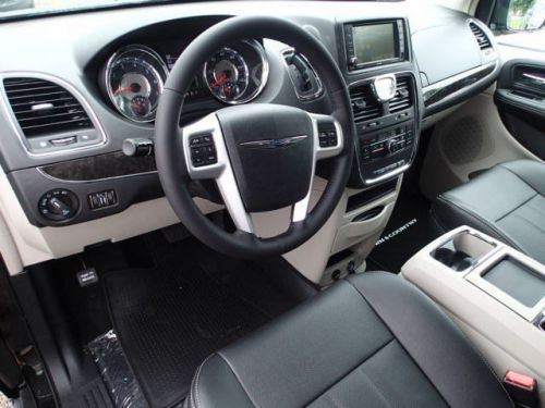 2014 chrysler town & country