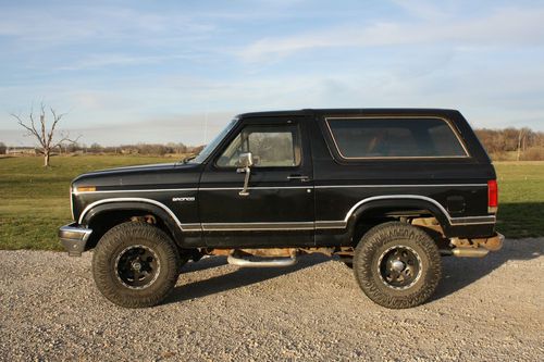 1985 ford bronco 4x4 *lifted w/ nitto tires*   **no reserve**