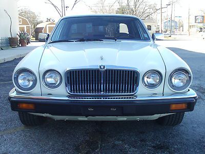 Absolutely gorgeous xj6 jaguar *no reserve* classic body style - clean carfax