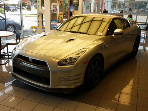 New 2015 nissan gt-r black edition