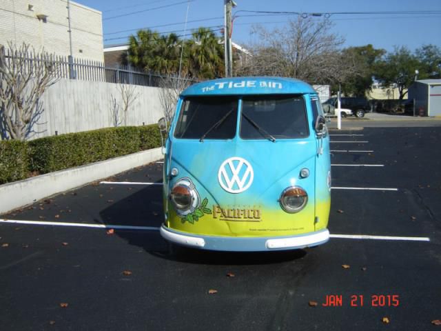 Volkswagen bus/vanagon base model
