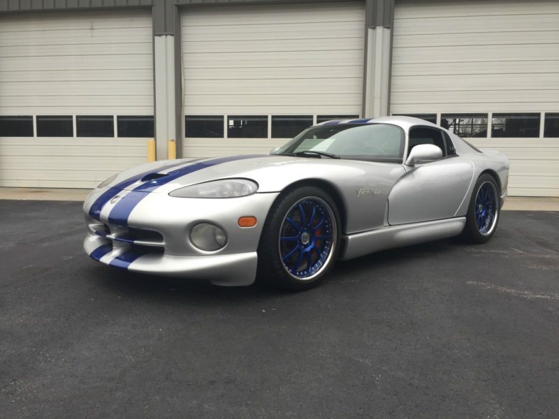 1998 dodge viper gts