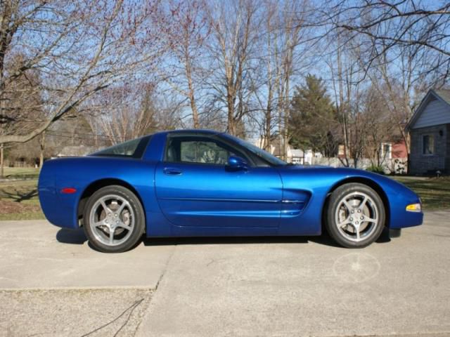 Chevrolet: corvette base hatchback 2-door