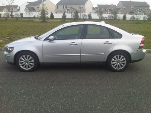 Super clean volvo s40 no  reserve