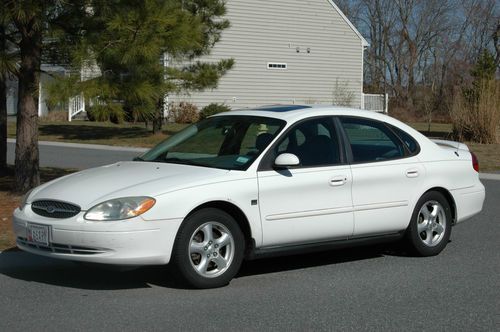 White 2003 ford taurus ses | gray leather | 148k miles