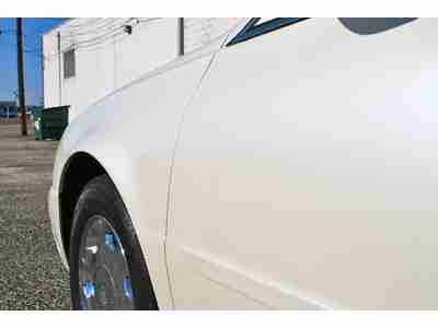 2001 CADILLAC DEVILLE DHS! PEARLE WHITE, LOW MILES, MUST SEE, NO RESERVE, image 7