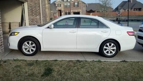 2010 toyota camry le sedan price: $7,400