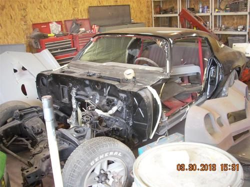 1981 camaro z28. solid body, no engine/trans. basket case.