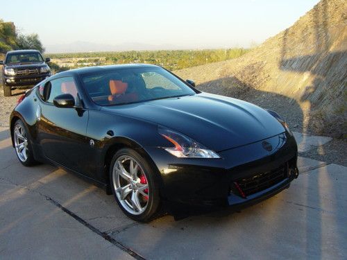 2010 nissan 370z--factory new-.rare color combo-paddle shifters-$2000 in upgrade