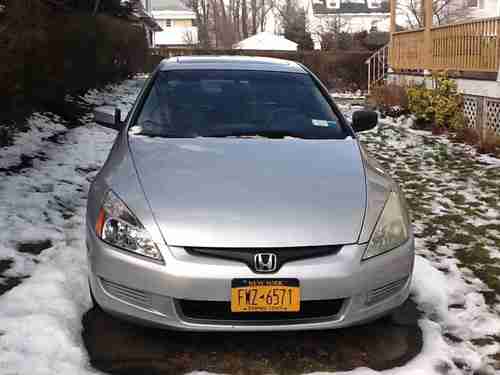 2005 Honda Accord EX Coupe 2-Door 3.0L CLEAN TITLE AND CARFAX, image 2