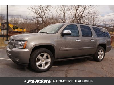 Chevrolet suburban 4 dr suv automatic vortec 5.3l v8 sfi flexfuel gray