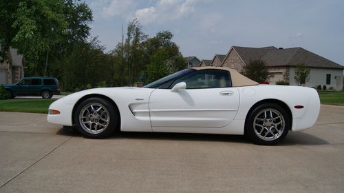 2004 chevrolet corvette base convertible 2-door 5.7l