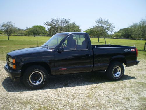 1990 chevy ss 454 pickup. rare truck very clean rust free custom exhaust.