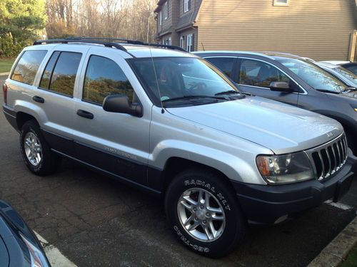 Grey, 4wd, leather, 6 cylinder, 2nd owner