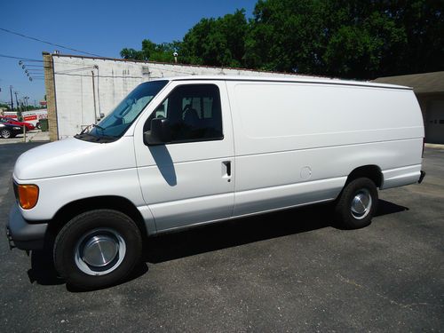 2006 ford e-350 super duty xlt extended cargo van 2-door 6.0l