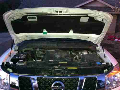 2011 Nissan Titan SV, image 3