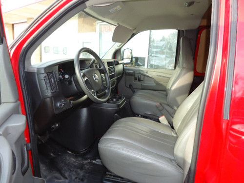 2008 GMC Savana 3500 Cargo Van 6.0LV8 RWD near Madison Wisconsin, image 2