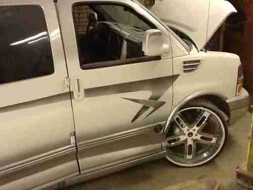 2003 GMC Savana - Hardwood floor - 24