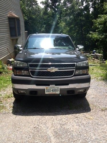 2005 chevrolet 2500 hd crew cab lt  4x4 sb diesel 78,000 miles