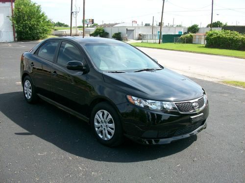 2012 kia forte ex sedan 4-door 2.0l -- 2120 actual miles !!!!!